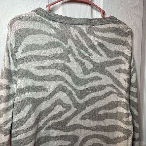 A New Day Women’s Gray Zebra Print Sweater XXL - Picture 6 of 6